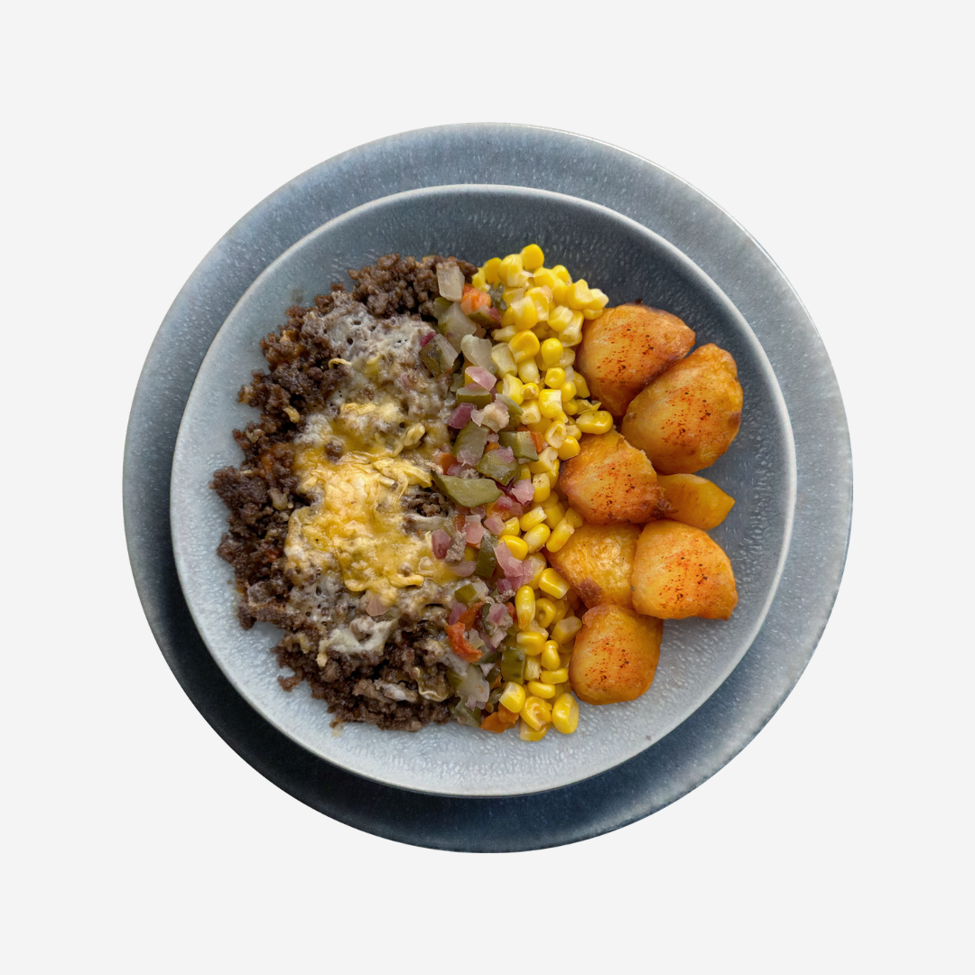 Cheeseburger Bowl mit Rinderfaschiertem und Ofenkartoffeln